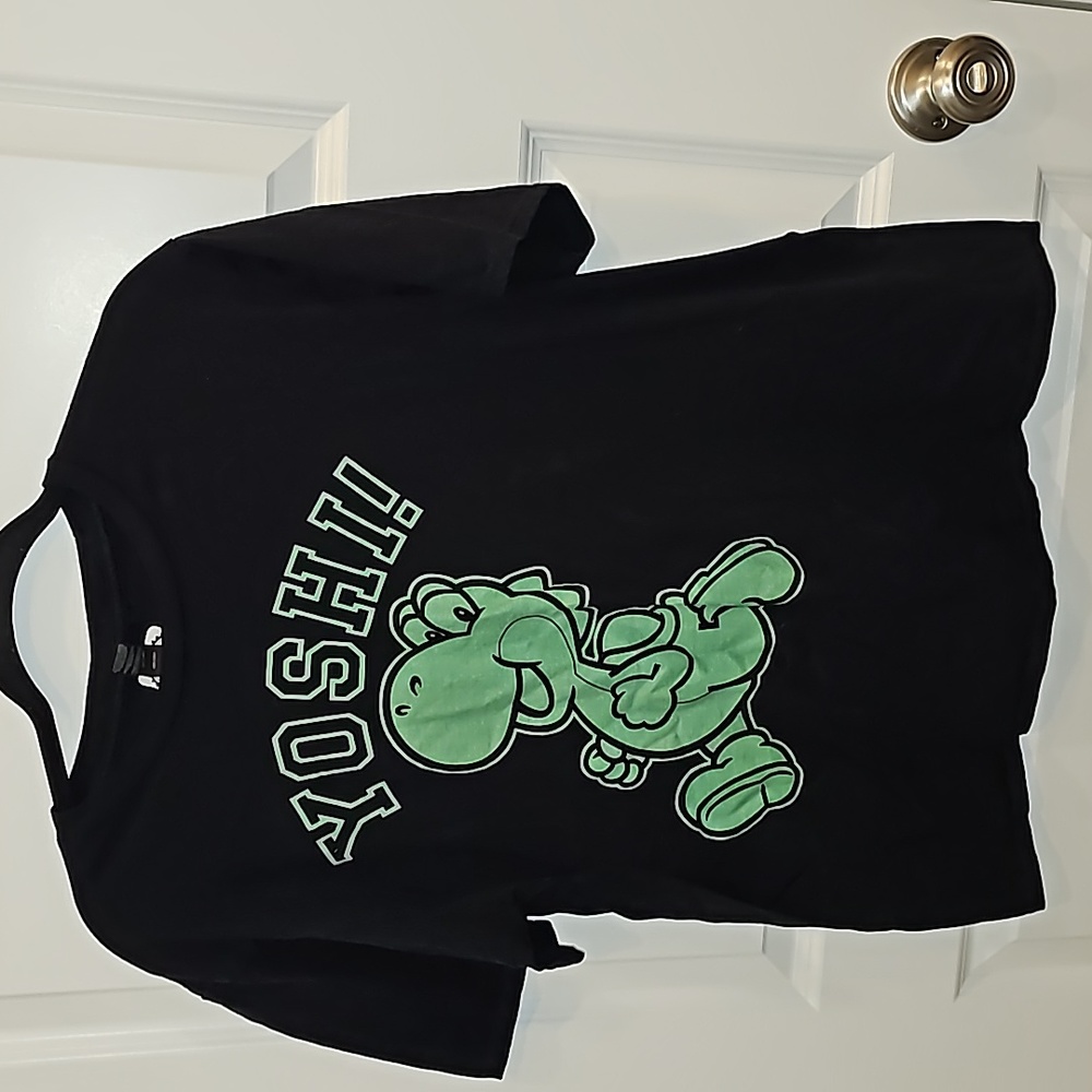 Super Mario Yoshi Run Tshirt (Large)